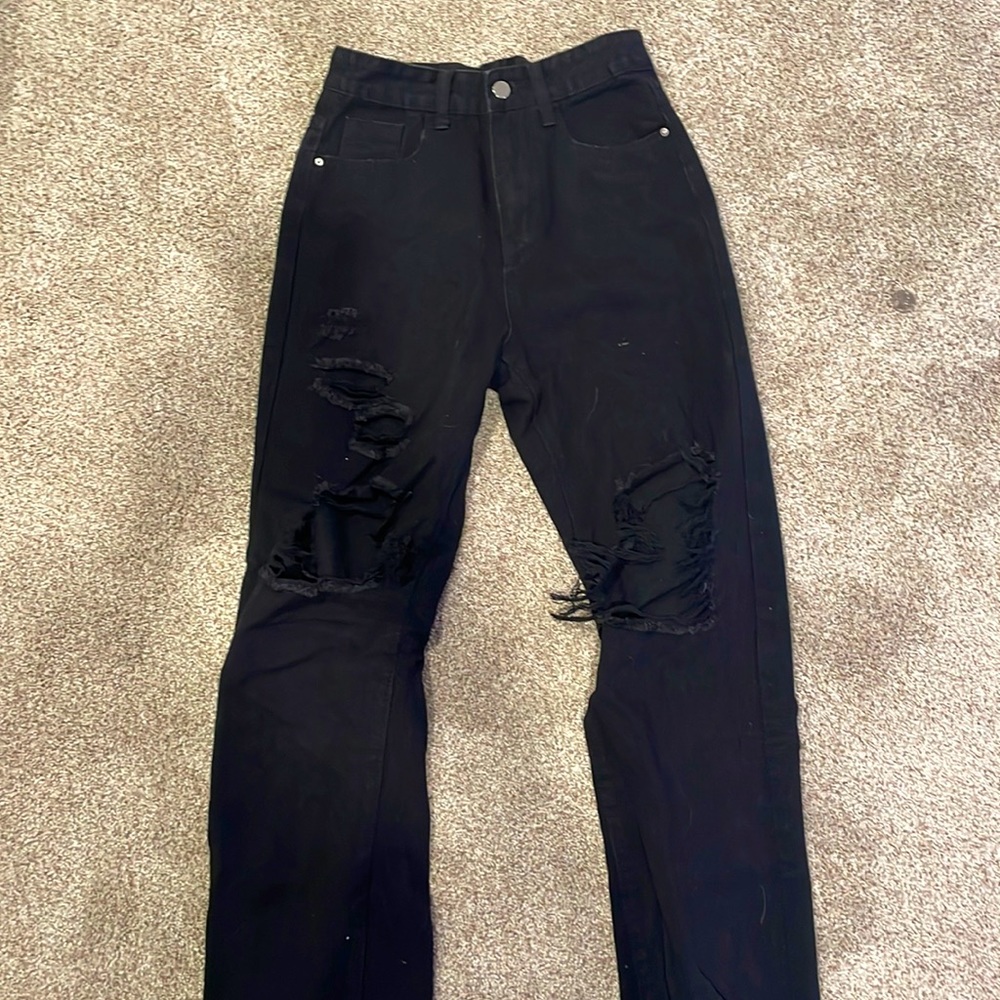 baggy black ripped jeans